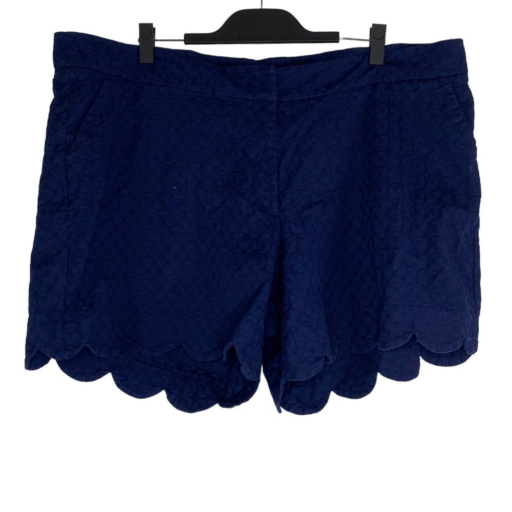 Crown & Ivy Women’s Curvy Plus Shelby Scallopped Hem Shorts Navy Size 24W